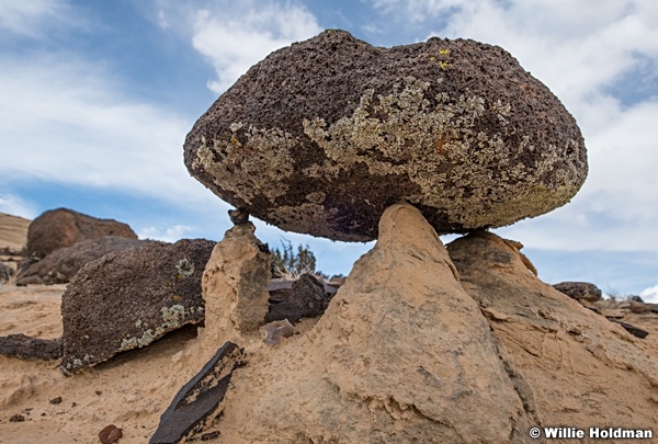 Balancing Lava Boulder Boulder Utah 032224 8358