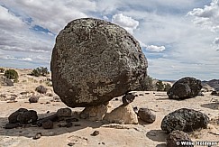 Balancing Lava Boulder Boulder Utah 032224 8414