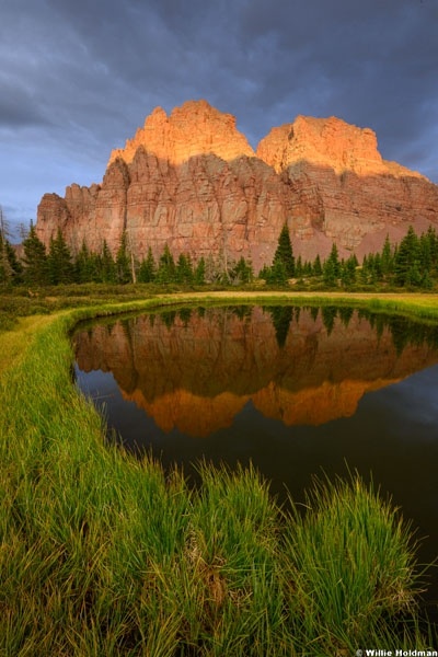 Red Castle Pond Reflection 082726 3482