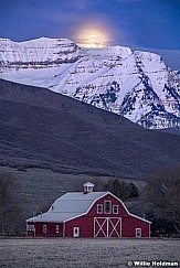 Timpanogos Moonset Barn F033118 8730