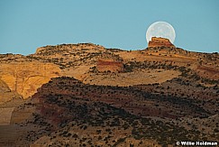 Full Moonset Capitol Reef 082024 5857 2