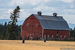 Leaning Red Barn 091415 8880